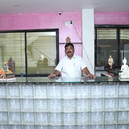 Hotel Kewal Inn Jalgaon Bagian luar foto