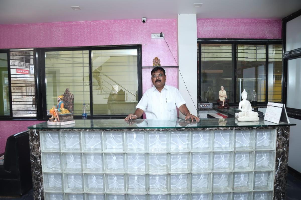 Hotel Kewal Inn Jalgaon Bagian luar foto