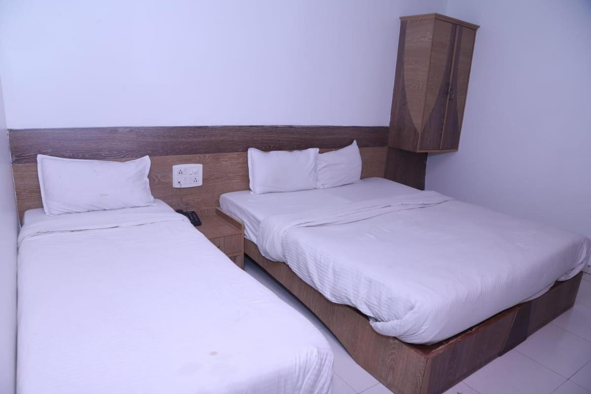 Hotel Kewal Inn Jalgaon Bagian luar foto