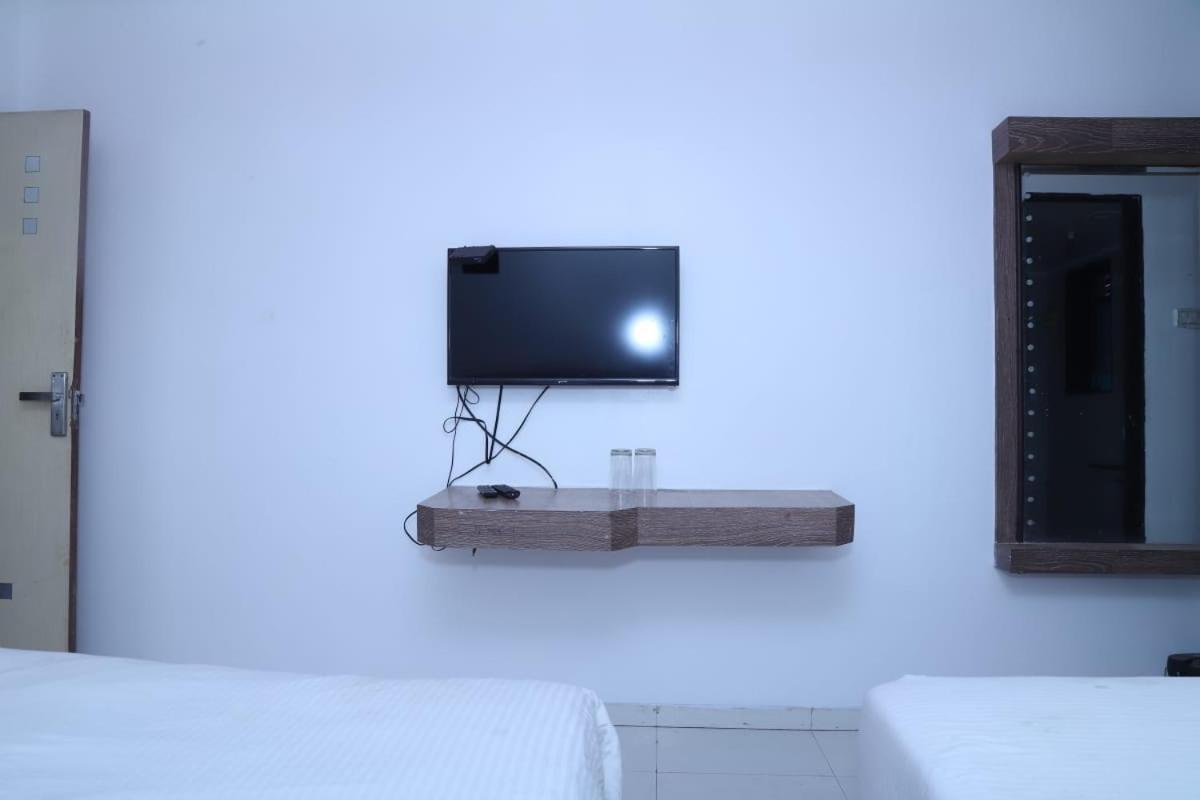 Hotel Kewal Inn Jalgaon Bagian luar foto